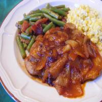Pork Chops With Tangy Onion Sauce_image