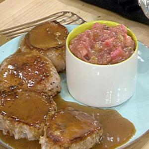 Sauteed Pork Chops with Sherry-Berry Pan Gravy, Rhubarb Chutney_image