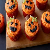 Jack-O-Lantern Pumpkin Spice Cupcakes image