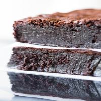 Decadent Flourless Brownies Recipe_image