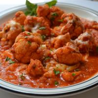 Broiled Cauliflower with Four Cheese Tomato Sauce_image