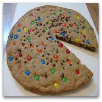 M&M Giant Chocolate Chip Cookie Cake Recipe - (4.5/5)_image