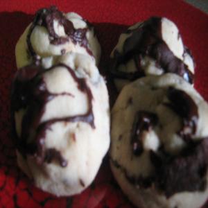 Chocolate Chip Kiss Filled Butter Balls_image
