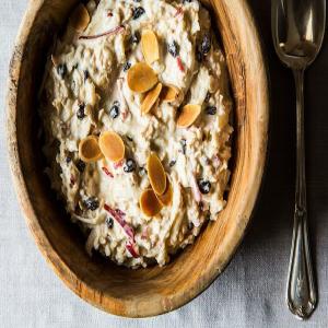 Fresh Muesli with Apples, Currants, and Toasted Almonds_image