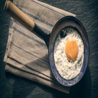 Add a Twist to Breakfast With Middle Eastern Garlic Fried Eggs_image