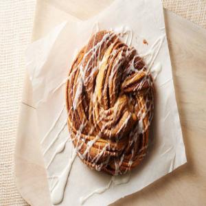 Cinnamon-Sugar Crescent Twist Bread_image