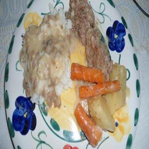 Meatloaf With Gravy and Vegetables_image
