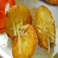 Cheesy Hockey Puck Potatoes With Dill_image