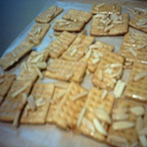 Julie's Club Crackers & Almonds_image