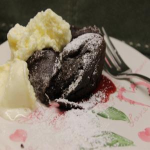 Chocolate Volcanoes With Raspberry Coulis_image