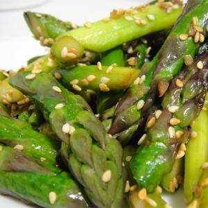 Awesomely Easy Sesame Asparagus_image