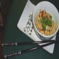 Stir-Fry Noodles With Chicken and Macadamias (Australian)_image
