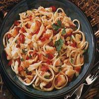 Garlicky Linguine with Crab, Red Bell Pepper and Pine Nuts_image