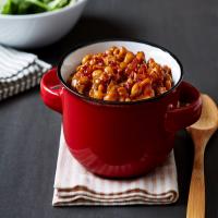 Baked Beans with Caramelized Bacon Topping_image