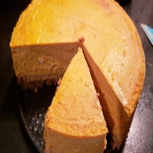 Keto Pumpkin Cheesecake with Almond Pecan Crust_image