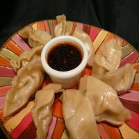 Pot Stickers With Spicy Dipping Sauce_image