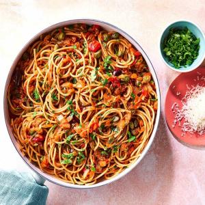 Veggie spaghetti puttanesca image