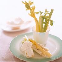 Celery Sticks with Horseradish Cream Cheese_image