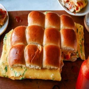 Baked Ham, Egg and Cheese Breakfast Sandwiches for a Crowd_image