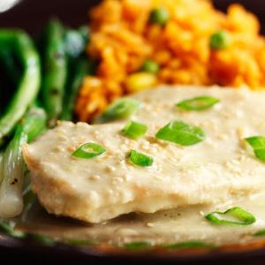 Chicken Breasts with Green Chile-Almond Cream Sauce_image