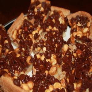 Oh So easy Chocolate Peanut Caramel Bars_image