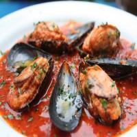 Stuffed Mussels in Spicy Tomato Sauce_image