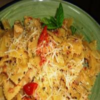Farfalle (Bow Tie) Pasta With Chicken & Sun-Dried Tomatoes_image