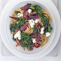 Spaghetti with caramelised onion, kale & gorgonzola_image