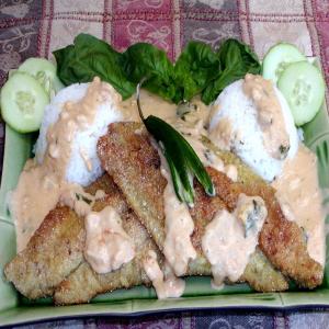 Fried Catfish With a Creamy Thai Sauce_image