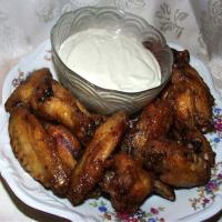 Hot Buffalo Wings With Roquefort Dip_image