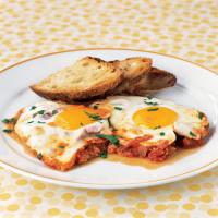 Skillet Eggs and Tomato Sauce_image