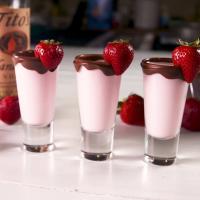 Chocolate Covered Strawberry Shooters_image