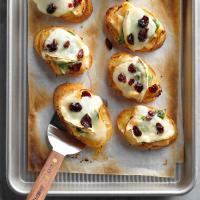Roasted Chicken and Brie Holly Mini Bites image