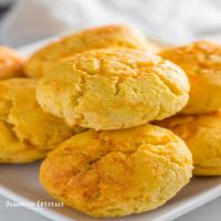 Fluffy & cheesy keto cheddar biscuits_image