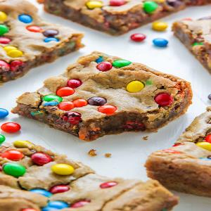 Chewy Brown Butter M&M Blondies_image