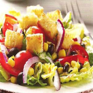 Southwestern Seven Layer Salad with Corn Muffin Croutons_image