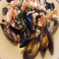 Mussels in Herbed Cream Sauce image