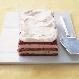Strawberry and Pistachio Ice-Cream Cake_image