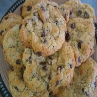 Amazing Chewy Chocolate Chip Cookies_image