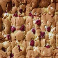 Raspberry-White Chocolate Cheesecake Cookie Bars_image