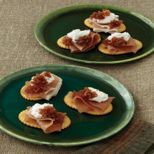Thyme-Scented Goat Cheese with Prosciutto and Shallots_image