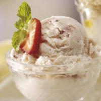 Creamy Strawberry Cheesecake Ice Cream_image