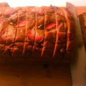 Strawberry-Banana Bread with Chocolate Chips_image