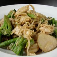 Ramen Noodle Stir-Fry with Chicken and Vegetables_image