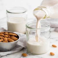 How to Make Almond Milk (In 5 Minutes)_image