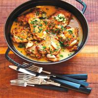 Chicken With Champagne and 40 Cloves of Garlic_image