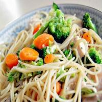 Angel hair pasta with chicken and veggies_image