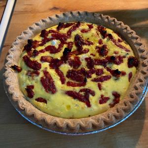 Pesto, Goat Cheese, and Sun-dried Tomatoes Quiche_image
