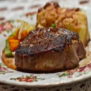 Filet Mignon With Port and Mustard Sauce_image