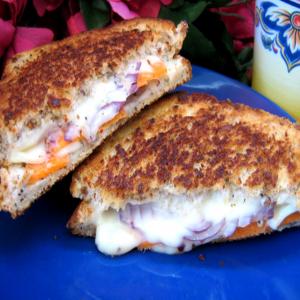 Easy, Spicy, Veggie Grilled Cheese_image